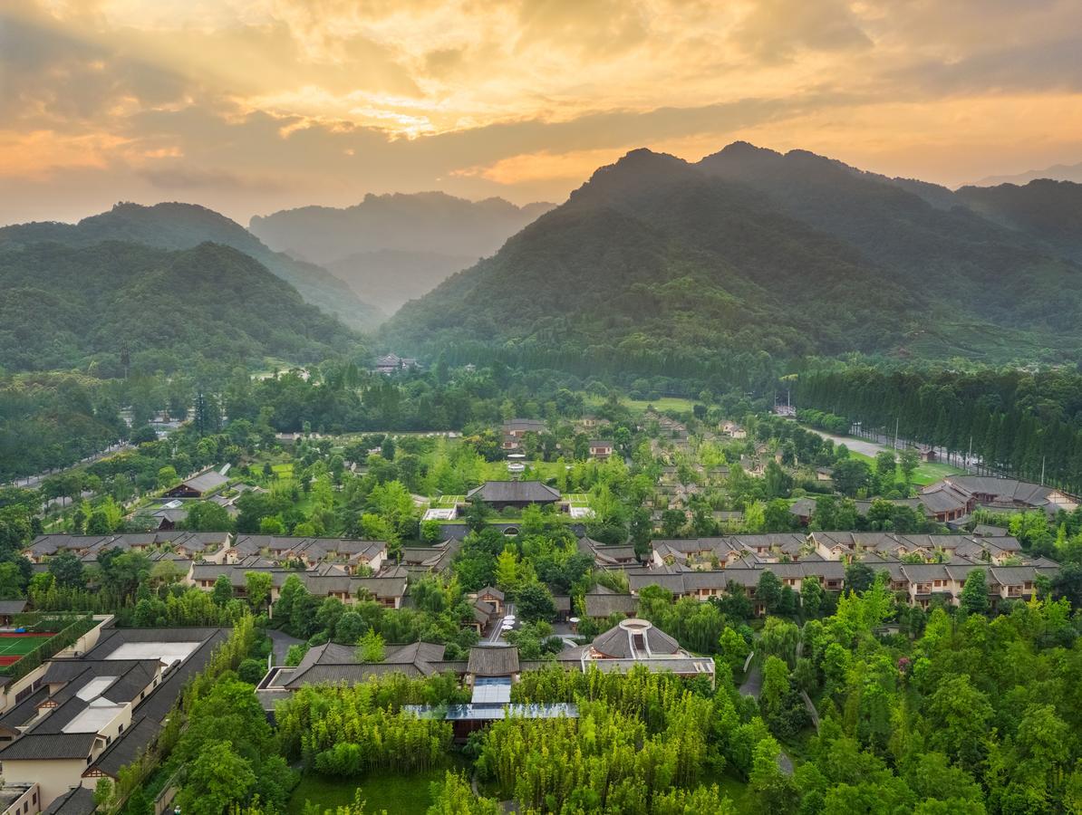 Отель Six Senses Qing Cheng Mountain Чэнду Экстерьер фото